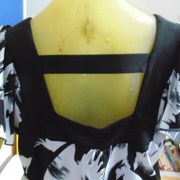 Periwinkle top - Picture 5 of 5